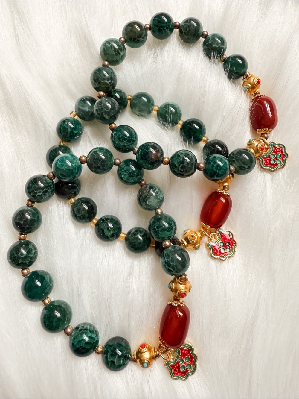 Elegant Dragon Vein Agate Beaded Women's Necklace with Gold Enamel Accents